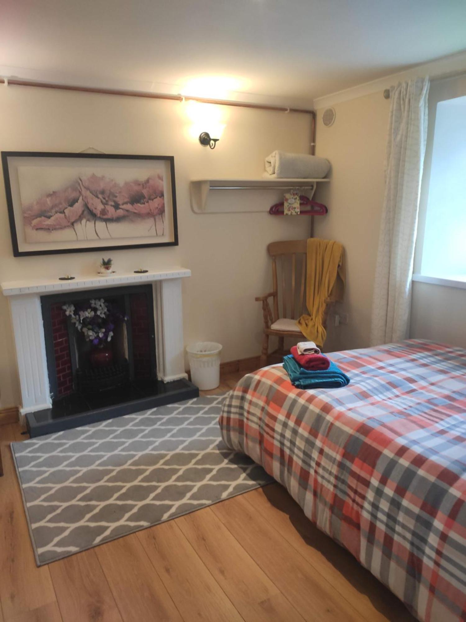 Bernie'S Place Castlebar Buitenkant foto
